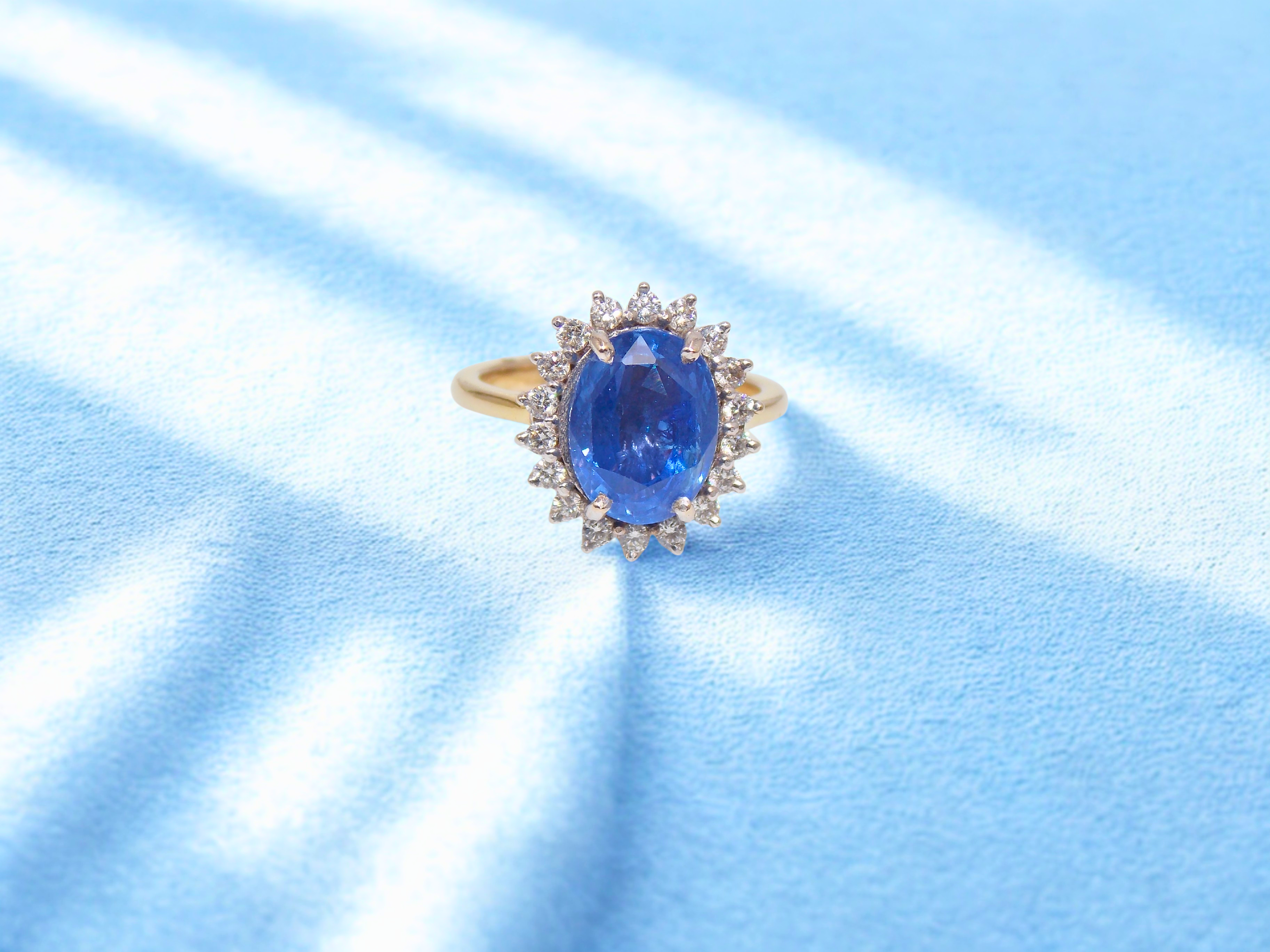 Natural Blue Sapphire Stone And Natural Diamand Ring