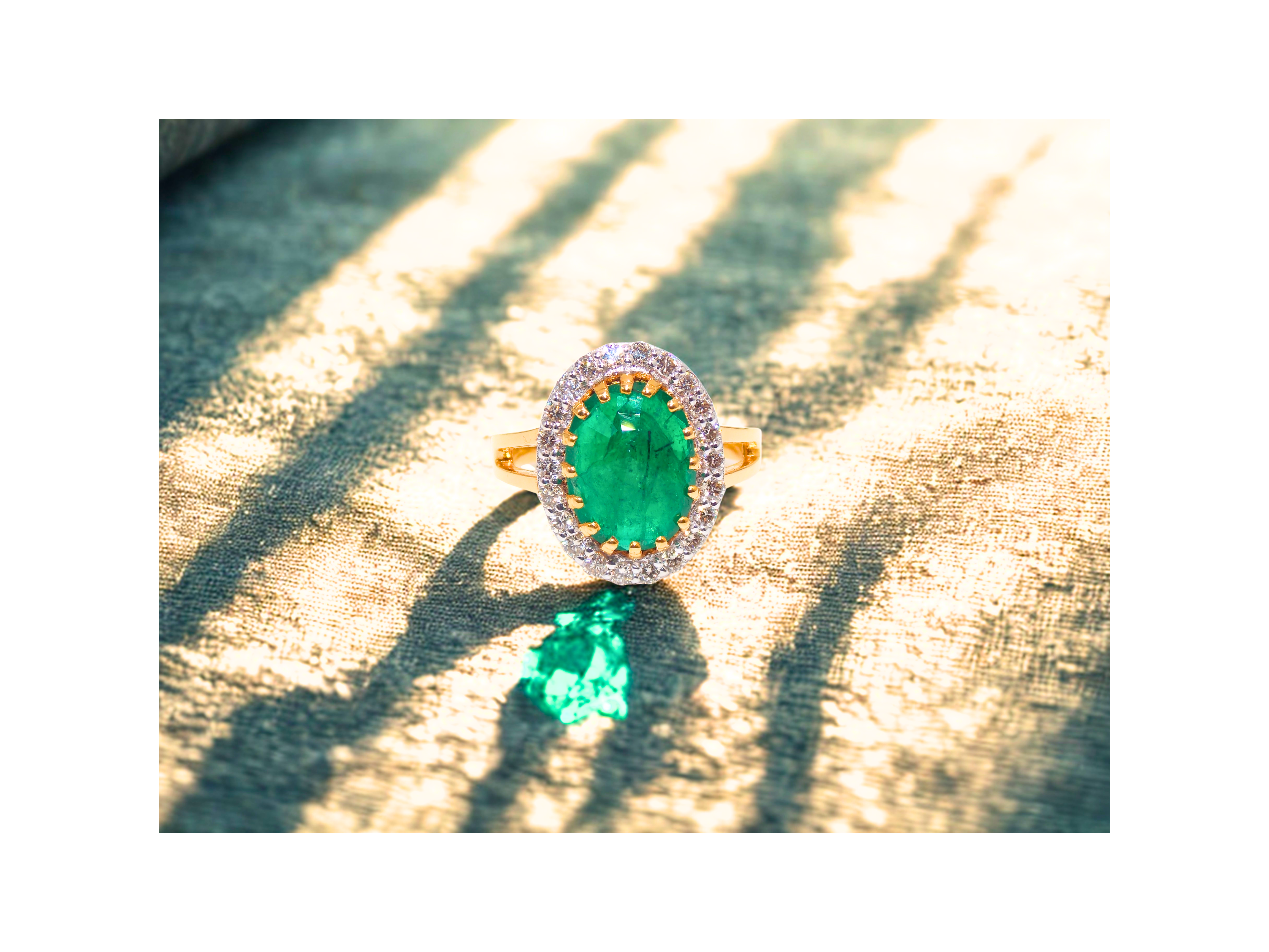 Natural Emerald Stone And Natural Diamand Ring